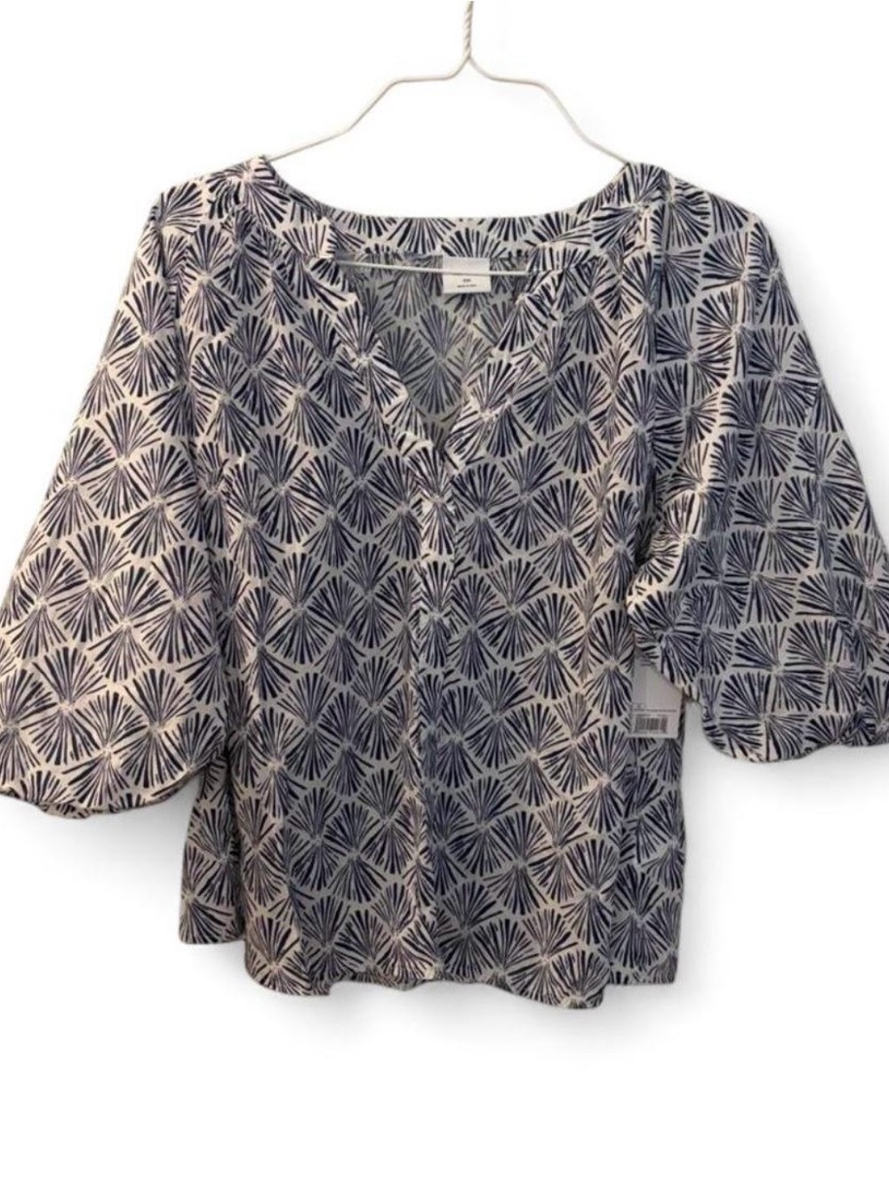 NWT 1XL Sonoma white + navy blue patterned lightweight v-neck blouse.